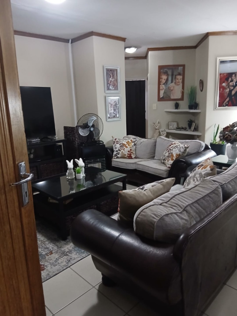 2 Bedroom Property for Sale in Pellissier Free State
